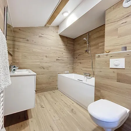 Carmin A303 - - Quartier Lery Daire *